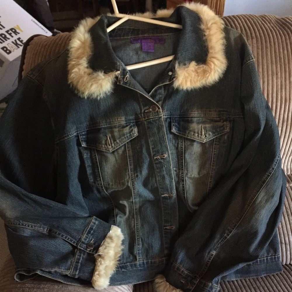 Women’s Faux Fur Collar Denim Jacket - Dark Blue